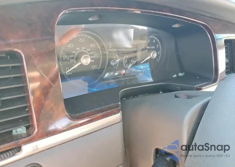 2011 Lincoln Town Car Signature Limited from USA, damaged, VIN 2LNBL8CV9BX750891